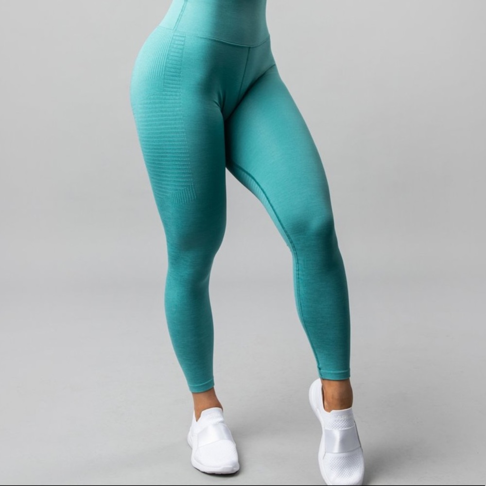 alphalete halo leggings